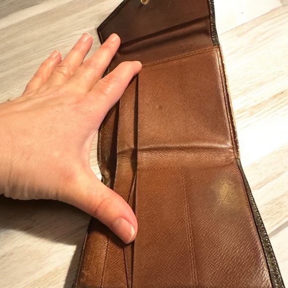 Louis Vuitton Brown Leather Wallet with Envelope Flap - Picture 6 of 12